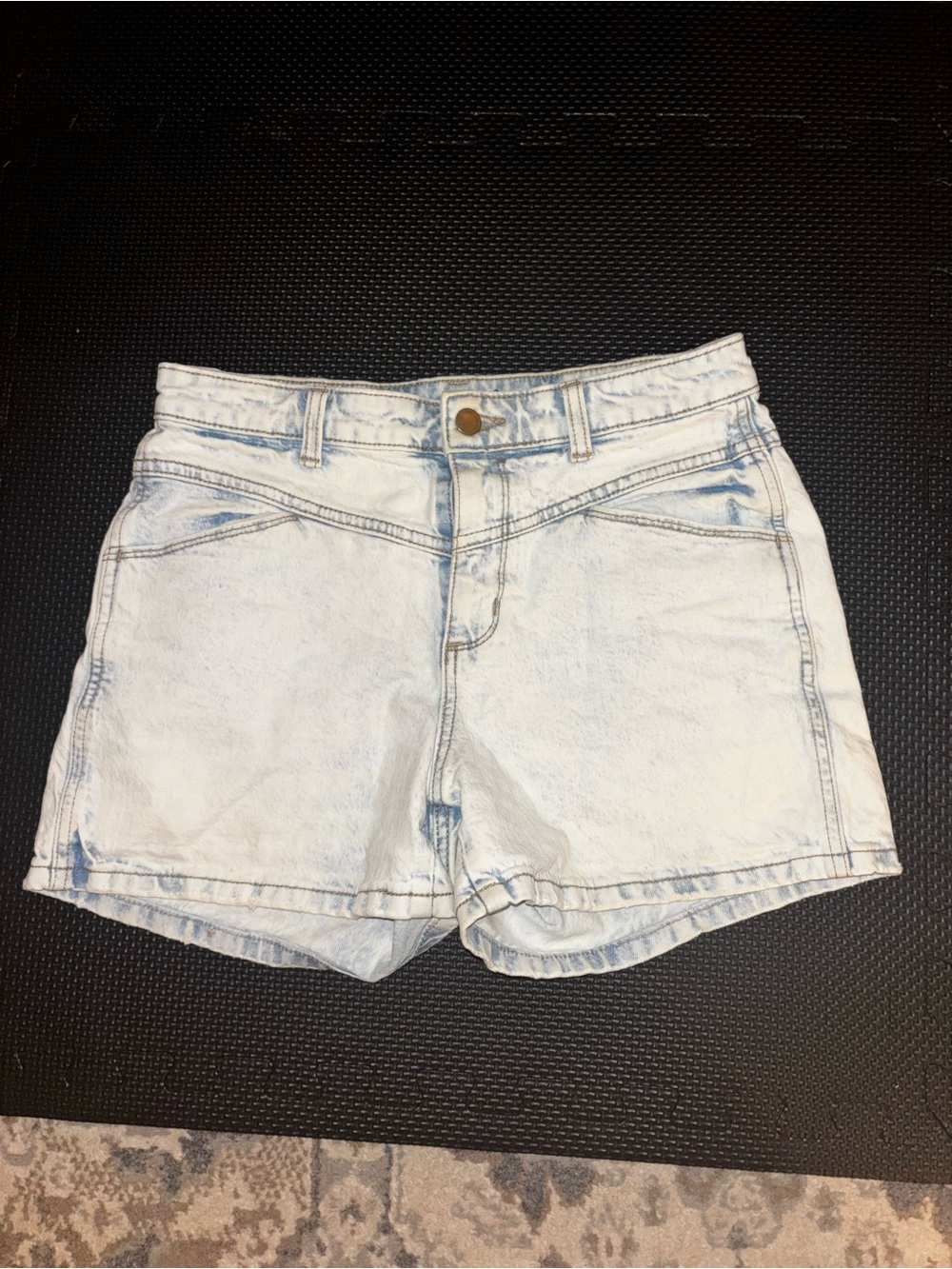 Universal Thread Women’s Light Acid-Wash Denim Shorts - Pale Blue